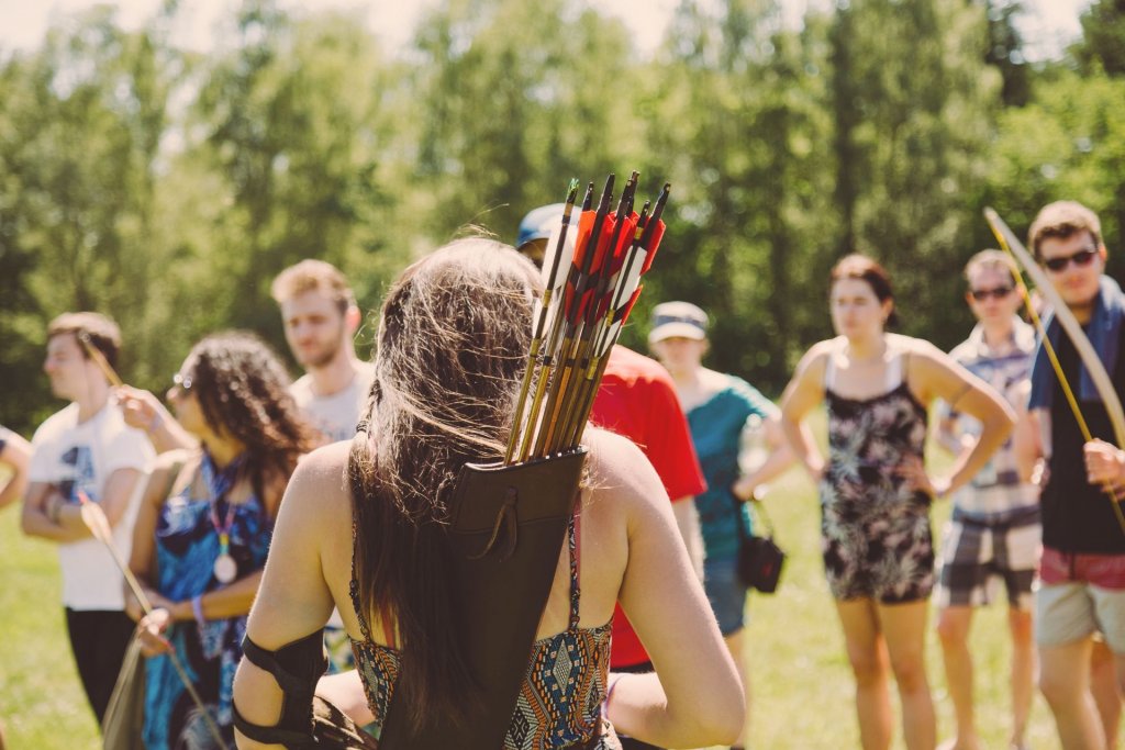 Archery bei SOMMERJUNG, dem Ferienlager für Erwachsene