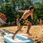 Waterslide-Brennball bei SOMMERJUNG, dem Ferienlager für Erwachsene