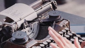 Schreibmaschine Typewriter bei SOMMERJUNG, dem Ferienlager für Erwachsene